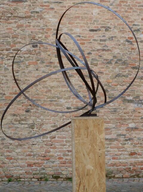 Nastro - iron sculpture - Giovanni Benetton